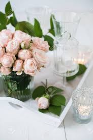 Kerzen mit besonderen formen (7). Schone Vintage Hochzeit Tischdekoration Mit Rosen Kerzen Besteck Und Sussigkeiten In Einem Glas Lizenzfreie Fotos Bilder Und Stock Fotografie Image 57908035