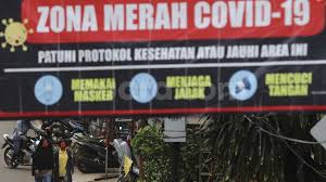 Maatat setiap hari bekerja membersihkan jalanan dan mengangkut sampah warga. Kota Depok Zona Merah Covid 19 Berita Satu