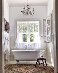The exceptionally elegant design of this white slippery clawfoot tub works as a statement furniture in this bathroom and certainly will work in any styled bathroom. Cambridge Cast Iron Double Ended Clawfoot Tub No Faucet Drillings In 2021 Small Bathroom Decor Bathroom Design Clawfoot Tub Bathroom