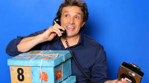 Una novità di affari tuoi è data dalla mancanza in studio di parenti e sostenitori. Affari Tuoi Conduttore Marco Liorni Bonolis Pupo Insinna Clerici Giusti