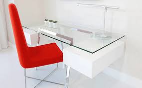 The table base features 4 slightly curved sturdy aluminum legs. Rectangular Polished Edge Tempered Table Top