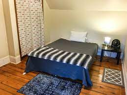 You'll have to place the rug under the bed 6 inches from. Rug Size Under Queen Bed Show Your 5x7 And 6x9 Rugs In Small Rooms