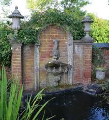 Für wandbrunnen sowie andere dekorationsobjekte für den garten ist naturstein wohl eines der beliebtesten materialien. Antiker Wandbrunnen Sandstein Cheriton Brunnen Garten Aussenbrunnen Wandbrunnen