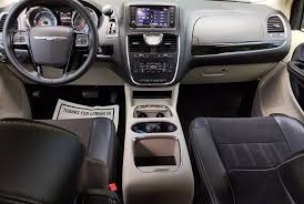 Some of the interior plastics are a little underwhelming to the touch, but the. Chrysler Town Country Limited Usa Car Import Com I Ihre Personliche Car Hunter In Florida Qualitat Ist Eine Wahl