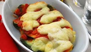 Io quì per fare la gratinatura, ho usato un misto di parmigiano. Zucchine Gratinate Con Pomodorini E Cipolla Invitanti E Golose