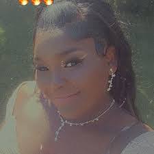 Kirsten Bailey's Instagram, Twitter & Facebook