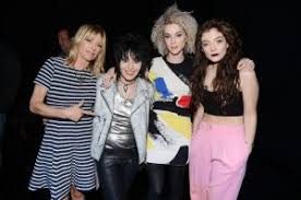 We have a brief clip of st. Anuncian Lanzamiento De Un Tributo A Nirvana Junto A Kim Gordon St Vincent Joan Jett Lorde Y Mas