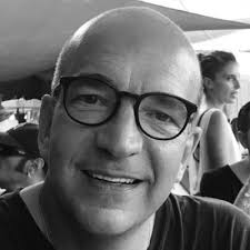 I went to see Yohay Sponder last night in Amstelveen. He's an Israeli  comedian who's become more popular since Oct. 7. An Israeli comedian,  joking about antisemitism, in the middle of all