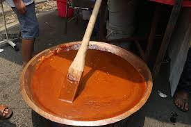 Jika anda berkunjung ke kota bengkulu, tentu akan bertanya bagi sebagian orang, lempuk dianggap sama dodol di tanah sunda atau galamai di ranah minang. Cara Membuat Dodol Betawi Pakai Santan Gula Merah Dan Ketan Halaman All Kompas Com