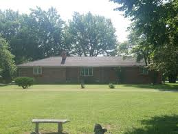 Attention All Who Love Country Living This Beautiful 3 Bedroom 2 1 2 Bath Home Is Nestled In A Beautiful Rural With Images Hot Tub Garden Missouri Real Estate Quiet Area
