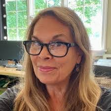 Aimee Belden's Instagram, Twitter & Facebook