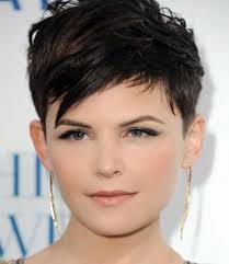 Fat or overweight women often complain that they look rather frumpy no matter what they try (clothes, shoes etc.), completely ignoring the fact that more often than not it is the hairstyle that they have opted for is the cause behind it. 25 Hairstyles To Slim Down Round Faces