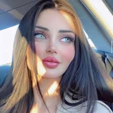 Berta Simon's Instagram, Twitter & Facebook