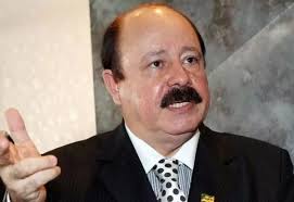 Morre levy fidelix, o homem do aerotrem. K8ablp44myo 8m