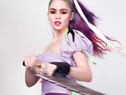 He would send me updates of their song & i told him it was a repeat song for me. Grimes Bei Amazon Music