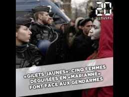 Les femmes matures aiment s'exhiber nues et montrer leurs gros seins. Gilets Jaunes Des Femmes Manifestent En Marianne Seins Nus Sur Les Champs Elysees Video Soirmag