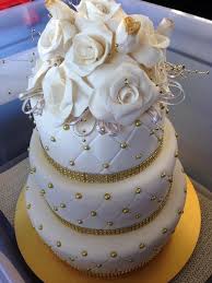 Basic Training Cake Decorating With Fondant For Beginners Cake Decorating With Fondant Fondant Wedding Cakes Wedding Cake Decorations