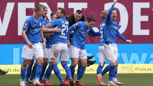 Stuttgart want cup success in third straight trip to rostock. Fussball 3 Liga Hansa Rostock Kann Sich Auf Fans Freuen Zdfheute