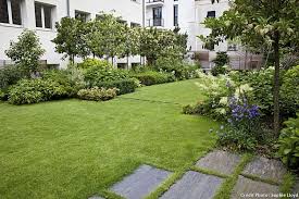 Un Jardin Familial En Ville Amenager Petit Jardin Amenagement Jardin Jardins