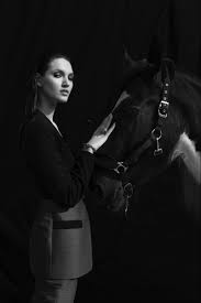 Ahogy arról korábban mi is beszámoltunk, a miss universe világverseny magyar indulója, jázmin viktória egy tízezer forintos zara ruhában volt kénytelen fellépni a rangos esemény egyik fő számában, miután nem érkezett meg az egyedileg … 140 Jazmin Viktoria Ideas Inspiralo Szavak Muveszi Tetovalas Minimalista Divat