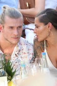 Sophia thomalla ile ilişkisi olduğu bilinen ve kimliği bilinmeyen . Sophia Thomalla Fotos Zeigen Loris Karius Mit Einer Anderen Frau Gala De