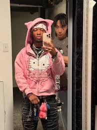 FIRST SHOW OF TOUR BABYYY WE WENT HELLO KITTY ON EM!!! MY HEART IS FULL  PLEASE THROW MORE LABUBUS ON STAGE 😜💋 📸 - @jm_filippone