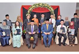 Click to view in fullscreen. Majlis Agama Dan Istiadat Melayu Perlis Empat Pelajar Terima Anugerah Cemerlang Yayasan Tuanku Syed Putra