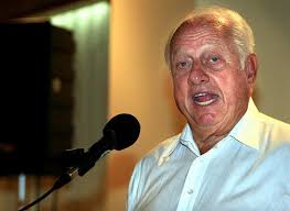 Fullerton's Lasorda to lead parade in Giants' territory