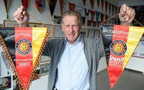Sehr schnelle livescores in echtzeit sowie zwischenstände und endergebnisse. Deutsche Eishockey Legende Der Alpenvulkan Hans Zach Wird 70 Sport Tagesspiegel