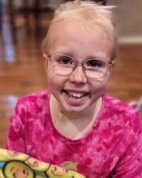 Dee Kraft's Instagram, Twitter & Facebook