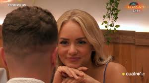 Iris le provoca un mini infarto a su cita en 'First Dates': "Yo tengo un  hijo...se llama Crispín..."