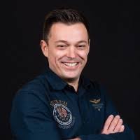 40+ "Le Com" profiles