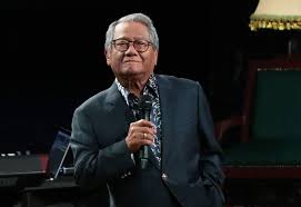 The couple had an age difference of around 36 years. Progresa Favorablemente Salud De Armando Manzanero Enfermo De Covid 19