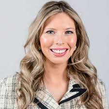 Lindsay Cline's Instagram, Twitter & Facebook