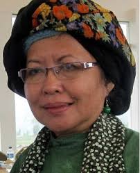 During her childhood in kota bharu, she learned the art of batik painting. Siti Zainon Ismail Author Of Delima Ranting Senja