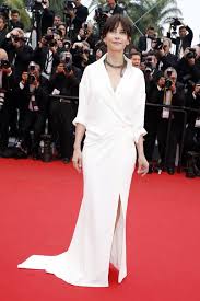 Après avoir dévoilé sa culotte, l'actrice a sophie marceau nous offre chaque jour des morceaux de son corps. Festival De Cannes 2015 Sophie Marceau Devoile Sa Petite Culotte Sur Le Tapis Frivolites Festival De Cannes Festival De Cannes 2015 Et Sophie Marceau