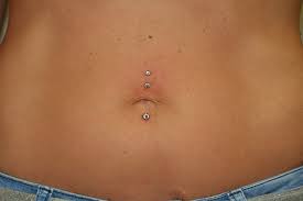 Dermal Piercings Dermals Kann Man Uberall Am Korper Stechen Beliebt Sind Hier Das Piercingsdermal Dermal Piercing Piercing Neck Piercing