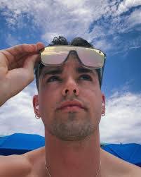 Chris Garrow's Instagram, Twitter & Facebook