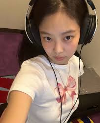 gehlee and jennie with the same ribbon shirt 🎀😭 ©️ : @gehleesource