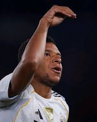 4' #UGASSD 🇺🇬 0-0 🇸🇸 The first shot of the game from Uganda's Ronald  Mukiibi goes wide #TotalAFCONQ2021