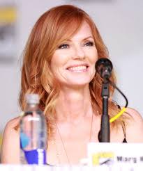 MARG HELGENBERGER Hoy "Catherine Willows" de la famosa serie C.S.I. cumple  62 años. Le deseamos muchas felicidades y lo mejor de lo mejor a esta  estrella norteamericana. Su voz habitual en castellano