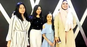 Cinta lama keduanya diketahui bersemi kembali beberapa bulan lalu. Selingkuh Dengan Jennifer Dunn Faisal Haris Ogah Ceraikan Istri
