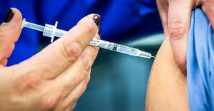 tem mais de 65 anos entao ja pode marcar online a toma da vacina contra a covid 19