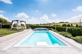 Flache Schwimmbaduberdachung Fur Den Pool Modell Beethoven Schwimmbaduberdachung Schwimmbader Schwimmbecken