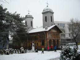 Se pare că, bărbatul era văduv și locuia în capela bisericii. Biserica Oborul Vechi Iarna Hramul Izvorul TÄƒmÄƒduirii PanoramÄƒ Mapio Net