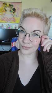 Recreating a friend's look with a horror movie tribute