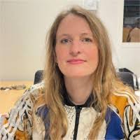 Aline Thomas's Instagram, Twitter & Facebook