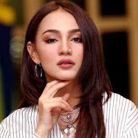 Meski sempat tertinggal, sape kerapp akhirnya bisa memenangkan laga usai formasinya diubah. Biodata Terkini Nadia Brian