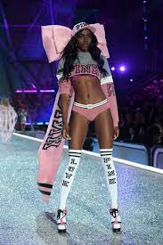 Vs Pink Spokesmodels Zuri Tibby And Grace Elizabeth Share Their Victoria's  Secret Fashion Show Prep - Fashionista