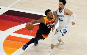 Donovan vernell mitchell jr., son of nicole and donovan mitchell sr., was born in greenwich, connecticut in 1996. Mokwdcko3thxqm